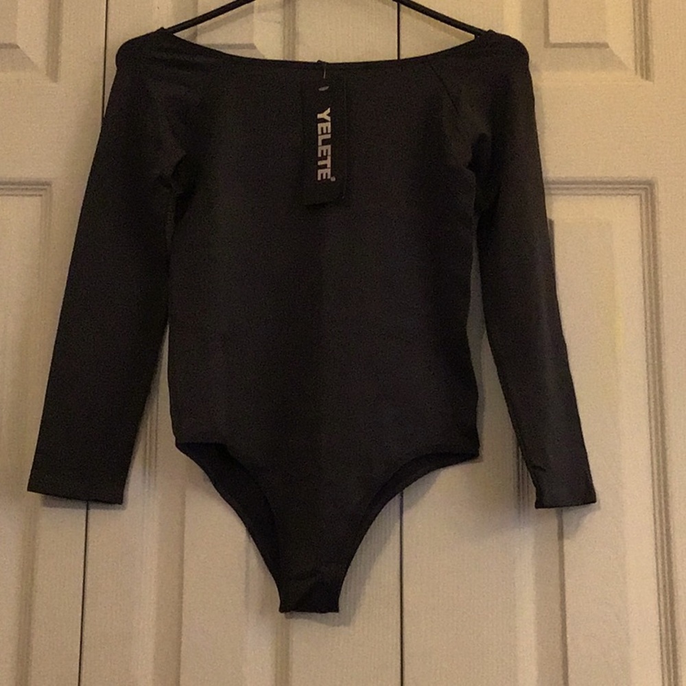 YELETE women’s long-sleeve off shoulder bodysuit, charcoal ( one size )